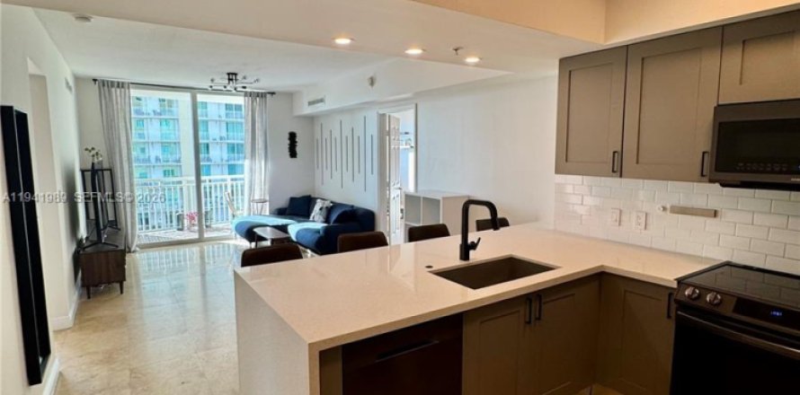Condominio en Hallandale Beach, Florida, 2 dormitorios  № 2024736
