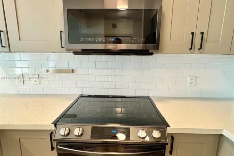 Condominio en alquiler en Hallandale Beach, Florida, 2 dormitorios, 97.73 m2 № 2024736 - foto 6