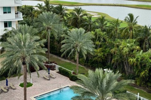 Condominio en alquiler en Hallandale Beach, Florida, 2 dormitorios, 97.73 m2 № 2024736 - foto 19