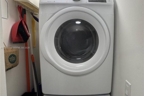 Condominio en alquiler en Hallandale Beach, Florida, 2 dormitorios, 97.73 m2 № 2024736 - foto 16