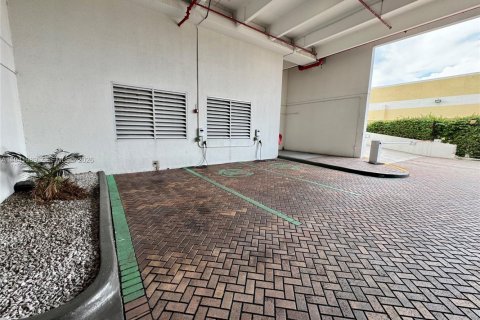 Condominio en alquiler en Hallandale Beach, Florida, 2 dormitorios, 97.73 m2 № 2024736 - foto 23