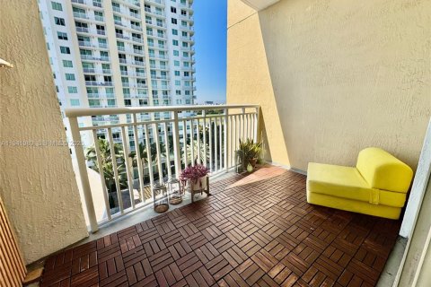 Condominio en alquiler en Hallandale Beach, Florida, 2 dormitorios, 97.73 m2 № 2024736 - foto 17