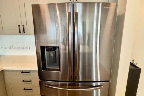 Condominio en alquiler en Hallandale Beach, Florida, 2 dormitorios, 97.73 m2 № 2024736 - foto 7