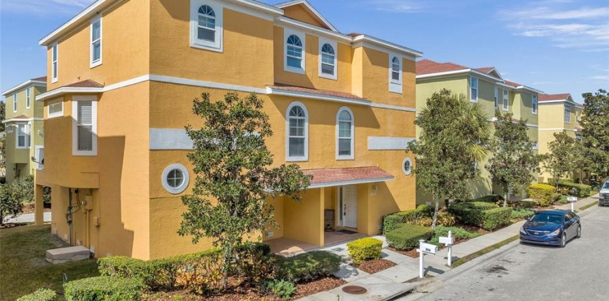 Townhouse in Tarpon Springs, Florida 3 bedrooms, 166.57 sq.m. № 1684808