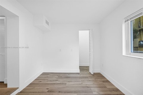 Villa ou maison à vendre à Hialeah, Floride: 4 chambres, 135.82 m2 № 1956637 - photo 17