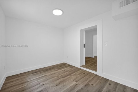 Villa ou maison à vendre à Hialeah, Floride: 4 chambres, 135.82 m2 № 1956637 - photo 16