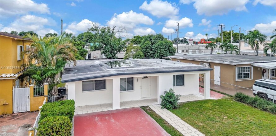 Villa ou maison à Hialeah, Floride 4 chambres, 135.82 m2 № 1956637