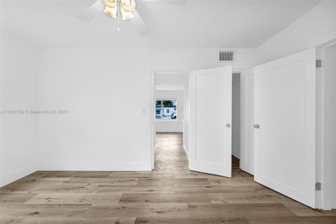 Villa ou maison à vendre à Hialeah, Floride: 4 chambres, 135.82 m2 № 1956637 - photo 21