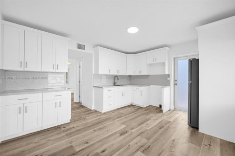 Villa ou maison à vendre à Hialeah, Floride: 4 chambres, 135.82 m2 № 1956637 - photo 9