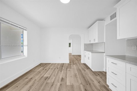 Villa ou maison à vendre à Hialeah, Floride: 4 chambres, 135.82 m2 № 1956637 - photo 11