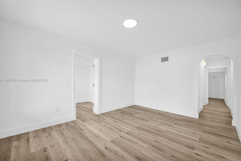 Villa ou maison à vendre à Hialeah, Floride: 4 chambres, 135.82 m2 № 1956637 - photo 28