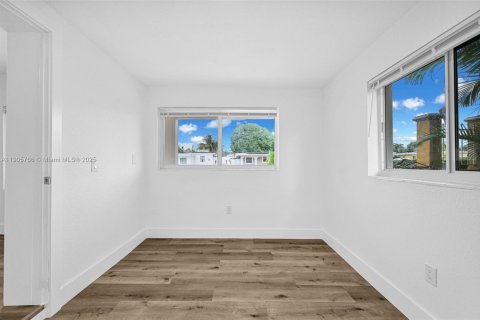 Villa ou maison à vendre à Hialeah, Floride: 4 chambres, 135.82 m2 № 1956637 - photo 27