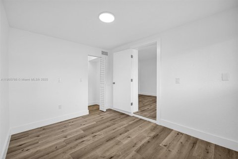 Villa ou maison à vendre à Hialeah, Floride: 4 chambres, 135.82 m2 № 1956637 - photo 25