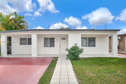 Villa ou maison à vendre à Hialeah, Floride: 4 chambres, 135.82 m2 № 1956637 - photo 4