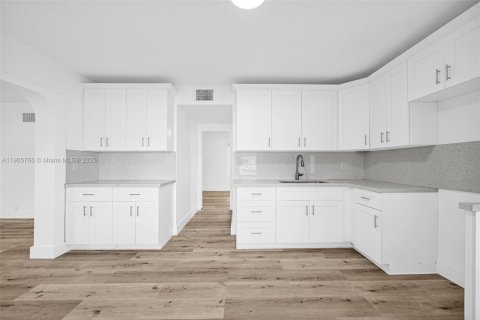 Villa ou maison à vendre à Hialeah, Floride: 4 chambres, 135.82 m2 № 1956637 - photo 10