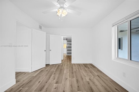 Villa ou maison à vendre à Hialeah, Floride: 4 chambres, 135.82 m2 № 1956637 - photo 20