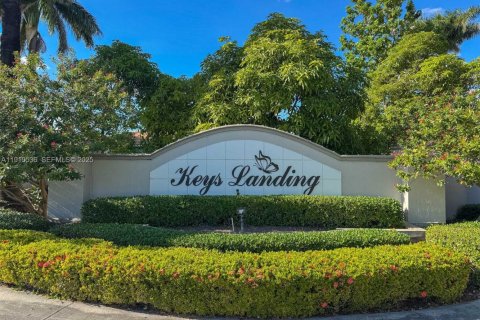 House in Homestead, Florida 4 bedrooms, 216.09 sq.m. № 1976403 - photo 28