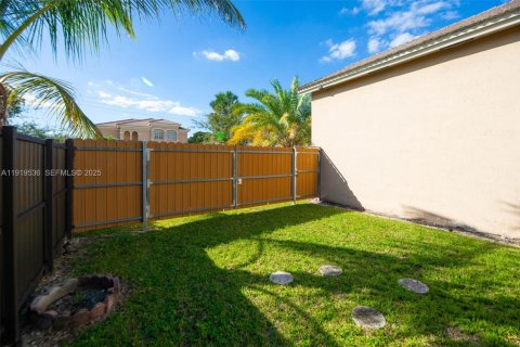 House in Homestead, Florida 4 bedrooms, 216.09 sq.m. № 1976403 - photo 25