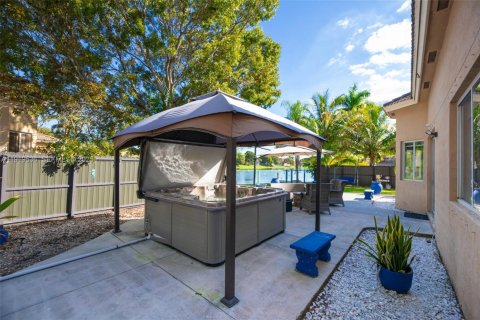 House in Homestead, Florida 4 bedrooms, 216.09 sq.m. № 1976403 - photo 23