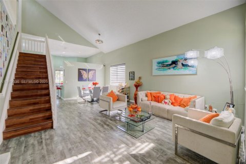 House in Homestead, Florida 4 bedrooms, 216.09 sq.m. № 1976403 - photo 5