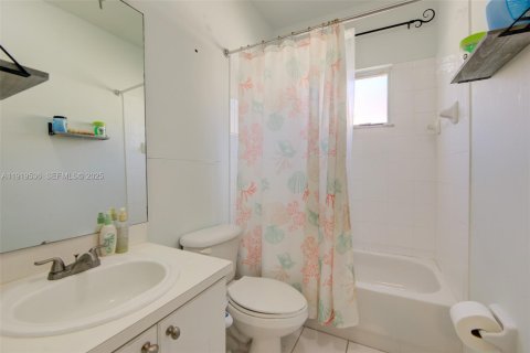 House in Homestead, Florida 4 bedrooms, 216.09 sq.m. № 1976403 - photo 19