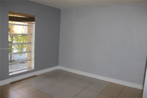 Condominio en venta en Hialeah, Florida, 1 dormitorio, 54.16 m2 № 2014679 - foto 30
