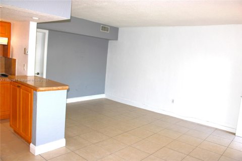 Condominio en venta en Hialeah, Florida, 1 dormitorio, 54.16 m2 № 2014679 - foto 23