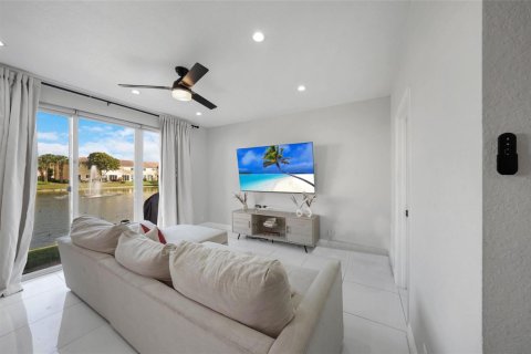 Touwnhouse à louer à Oakland Park, Floride: 3 chambres, 140.65 m2 № 2387835 - photo 6