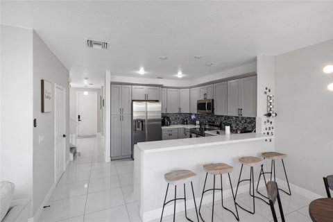 Touwnhouse à louer à Oakland Park, Floride: 3 chambres, 140.65 m2 № 2387835 - photo 3