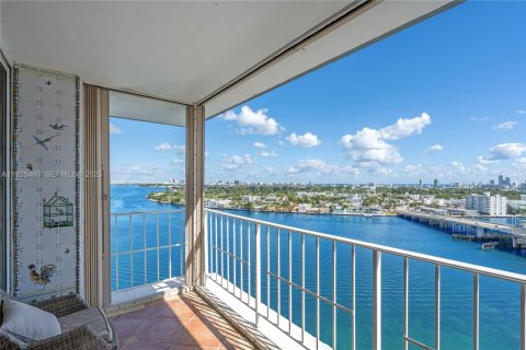 Condominio en venta en North Bay Village, Florida, 1 dormitorio, 98.2 m2 № 1984006 - foto 9