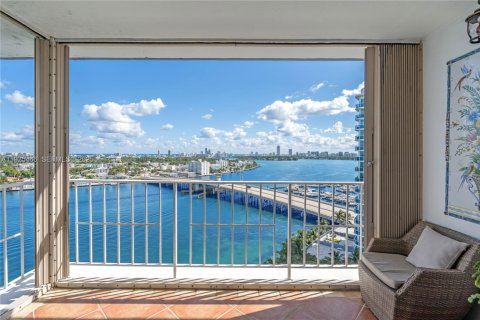 Condominio en venta en North Bay Village, Florida, 1 dormitorio, 98.2 m2 № 1984006 - foto 5