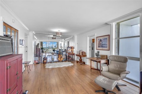 Condominio en venta en North Bay Village, Florida, 1 dormitorio, 98.2 m2 № 1984006 - foto 18