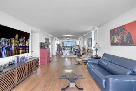 Condominio en venta en North Bay Village, Florida, 1 dormitorio, 98.2 m2 № 1984006 - foto 16