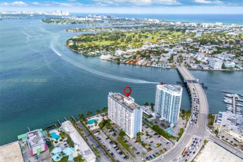 Condominio en venta en North Bay Village, Florida, 1 dormitorio, 98.2 m2 № 1984006 - foto 2