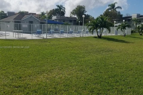 Copropriété à vendre à Miami, Floride: 3 chambres, 98.85 m2 № 2045629 - photo 17