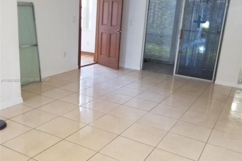 Condo à Miami, Floride, 3 chambres  № 2045629