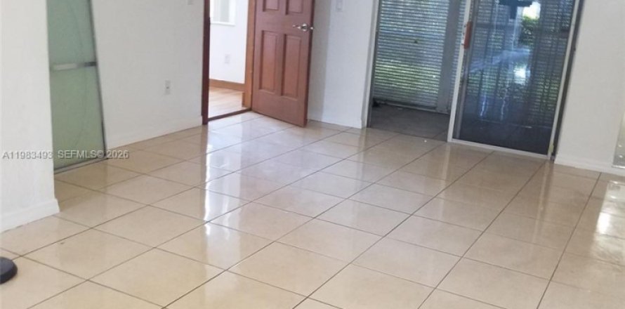 Condo à Miami, Floride, 3 chambres  № 2045629