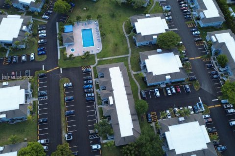 Condo in Miami, Florida, 3 bedrooms  № 2045629 - photo 29