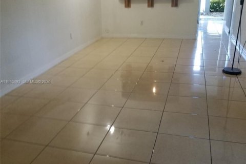 Copropriété à vendre à Miami, Floride: 3 chambres, 98.85 m2 № 2045629 - photo 2