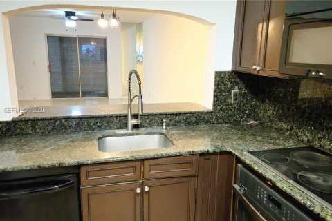 Condo in Miami, Florida, 3 bedrooms  № 2045629 - photo 22