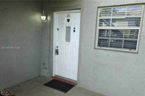 Condo in Miami, Florida, 3 bedrooms  № 2045629 - photo 27