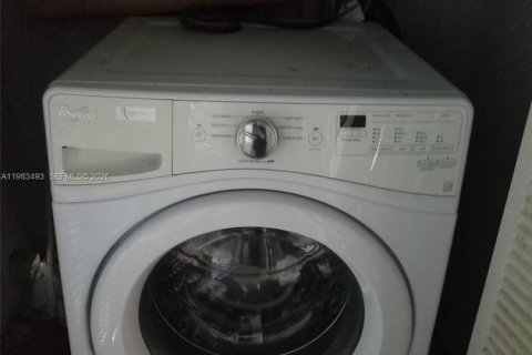 Copropriété à vendre à Miami, Floride: 3 chambres, 98.85 m2 № 2045629 - photo 15