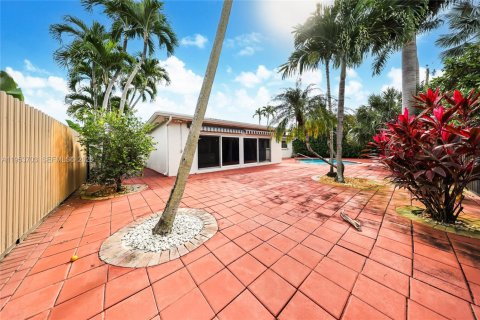 Casa en venta en Miami, Florida, 3 dormitorios, 162.3 m2 № 2008256 - foto 16
