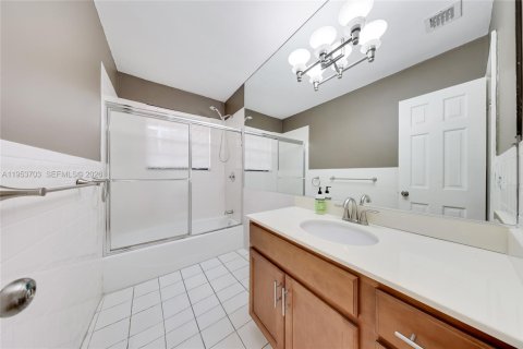 Casa en venta en Miami, Florida, 3 dormitorios, 162.3 m2 № 2008256 - foto 8