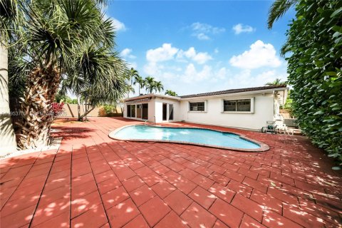 Casa en venta en Miami, Florida, 3 dormitorios, 162.3 m2 № 2008256 - foto 15