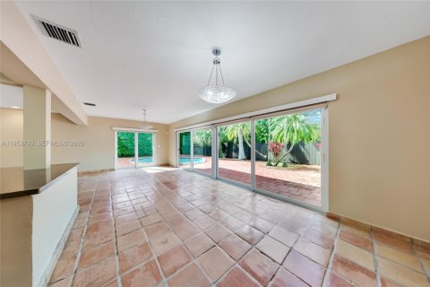 Casa en venta en Miami, Florida, 3 dormitorios, 162.3 m2 № 2008256 - foto 7