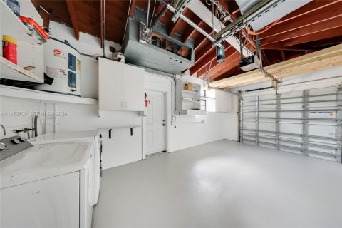 Casa en venta en Miami, Florida, 3 dormitorios, 162.3 m2 № 2008256 - foto 14