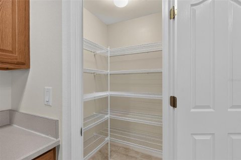 House in Ocala, Florida 3 bedrooms, 268.67 sq.m. № 2155670 - photo 25