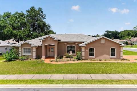 House in Ocala, Florida 3 bedrooms, 268.67 sq.m. № 2155670