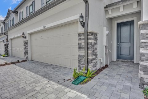 Touwnhouse à louer à Oakland Park, Floride: 3 chambres, 164.81 m2 № 2042817 - photo 2